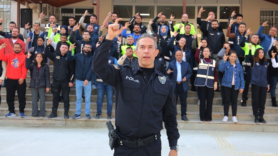 Hatay Emniyet'inden işaret dili eğitimi