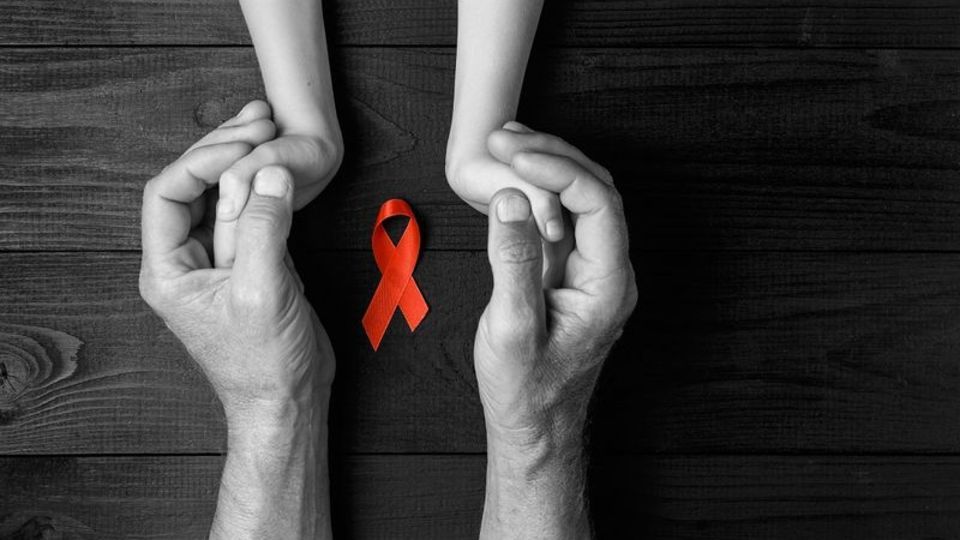 "Kök hücre naklinden sonra iyileşmiş 6 HIV vakası var"