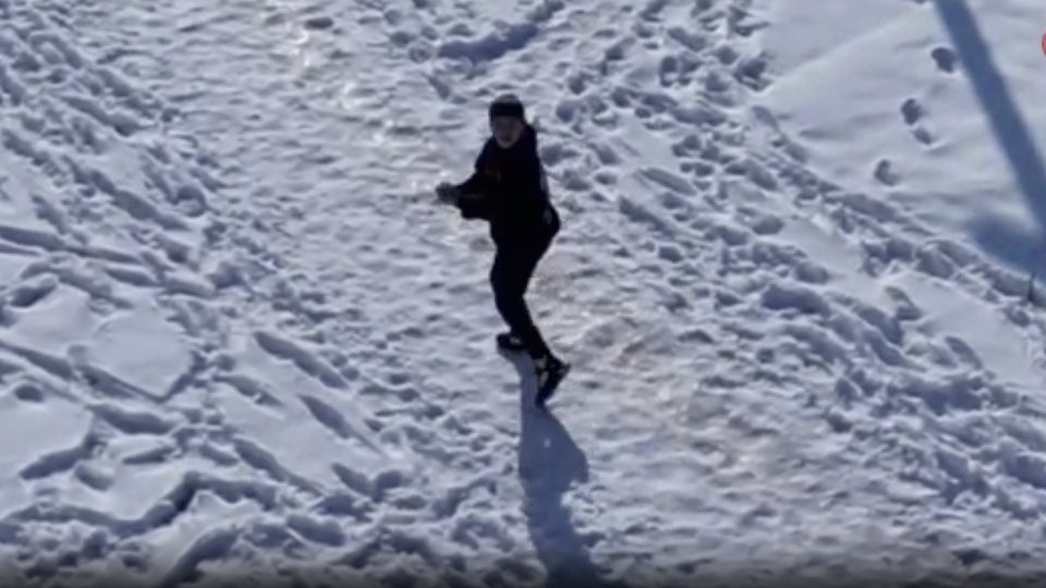 Dronedan korktu kartopu attı