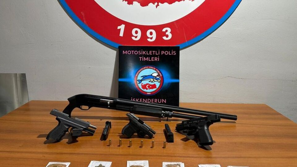 İskenderun'da çok sayıda silah ve mühimmat ele geçirildi