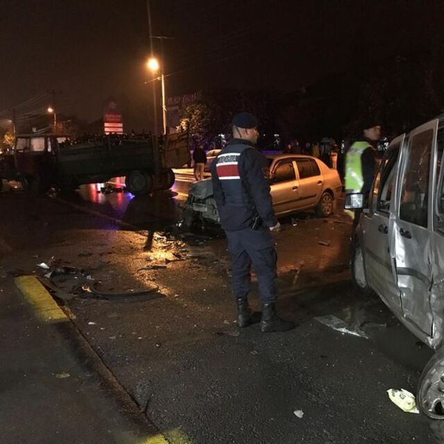 Sakarya'da zincirleme kaza: 4 yaralı