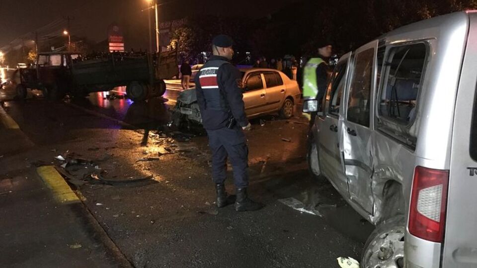 Sakarya'da zincirleme kaza: 4 yaralı