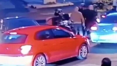 Yol verme kavgasında taksiciye silah çekti!