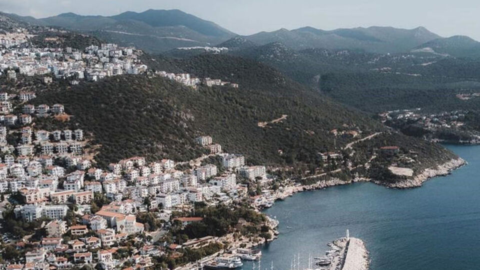 Kaş'ta kaçak yapı yıkım ihalesi 8. kez iptal