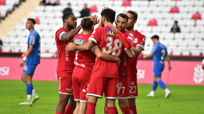 Antalyaspor evinde farklı kazandı!