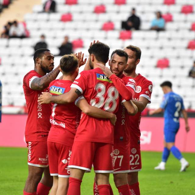 Gaziantep FK, Türkiye Kupası'nda farklı kazanıp turu kaptı- Son Dakika Spor  Haberleri