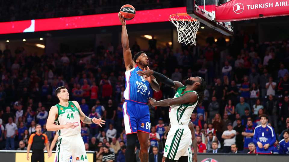 Anadolu Efes, Panathinaikos'u geçti!