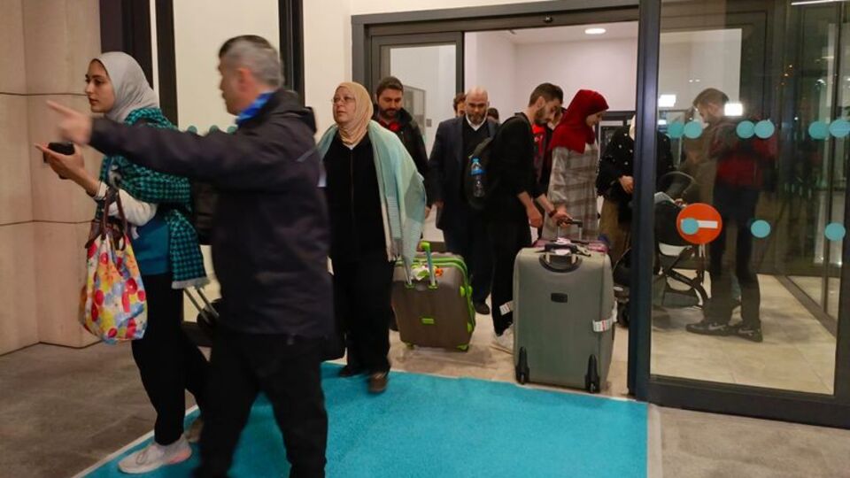 Gazze'den tahliye edilen 68 kişi İstanbul'a geldi