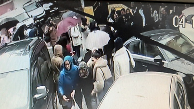 Kadın yolcuların kavgasında biber gazı ortalığı karıştırdı!