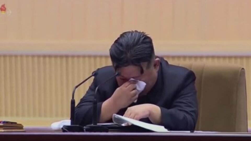 Kuzey Kore lideri gözyaşlarına hakim olamadı