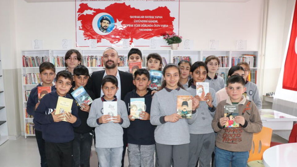 Sedat öğretmen 134 kütüphane kurdu, 579 okula kitap ulaştırdı