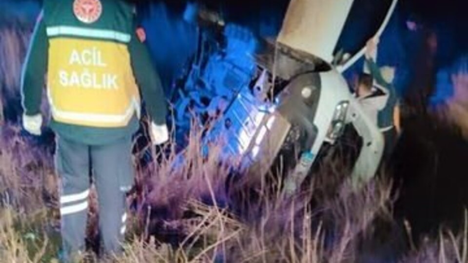 Burdur'da iki otomobil çarpıştı: 1 ölü, 4 yaralı