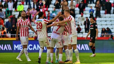 Antalyaspor 10 kişiyle üç puanı kaptı!