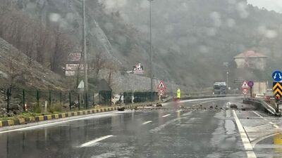 Korku filmi gibi... O an kamerada! Karayolunda heyelan!