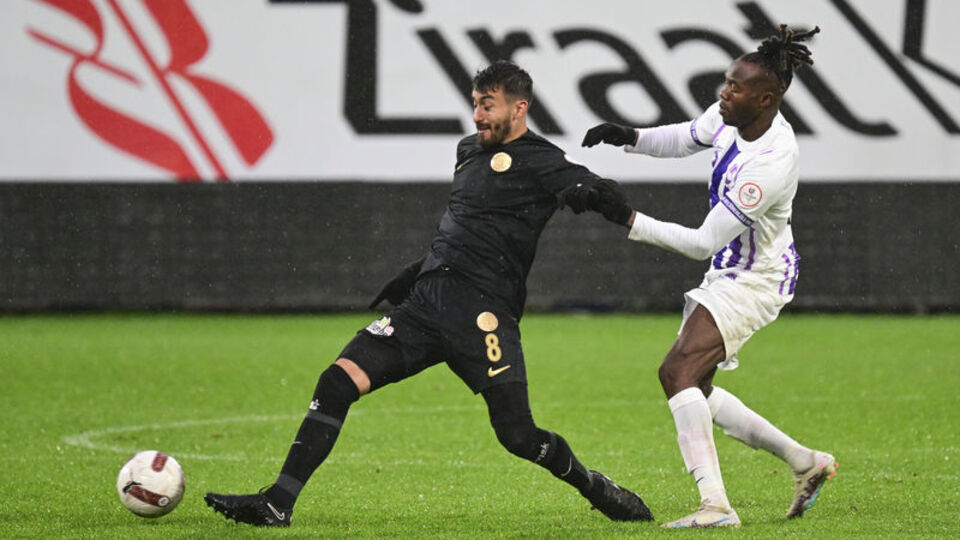 Ümraniyespor 2 attı 3 aldı