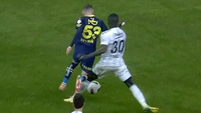 Fenerbahçe'nin penaltısı VAR'la geldi!