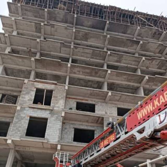 Asansör boşluğuna düşüp, öldü