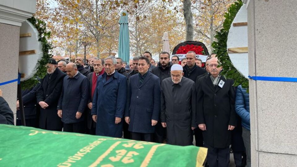 Babacan'ın annesi son yolculuğuna uğurlandı