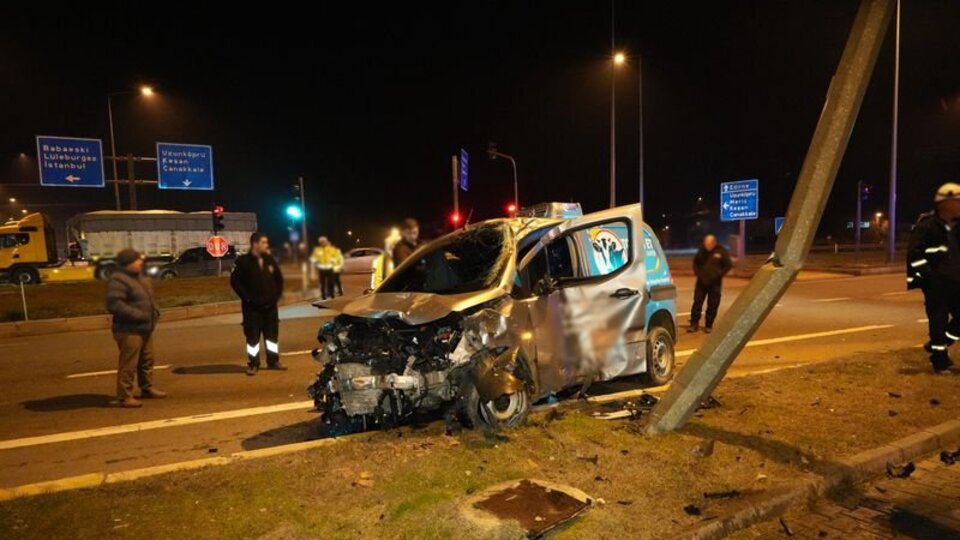 Edirne'de iki araç çarpıştı: 1 ölü, 5 yaralı