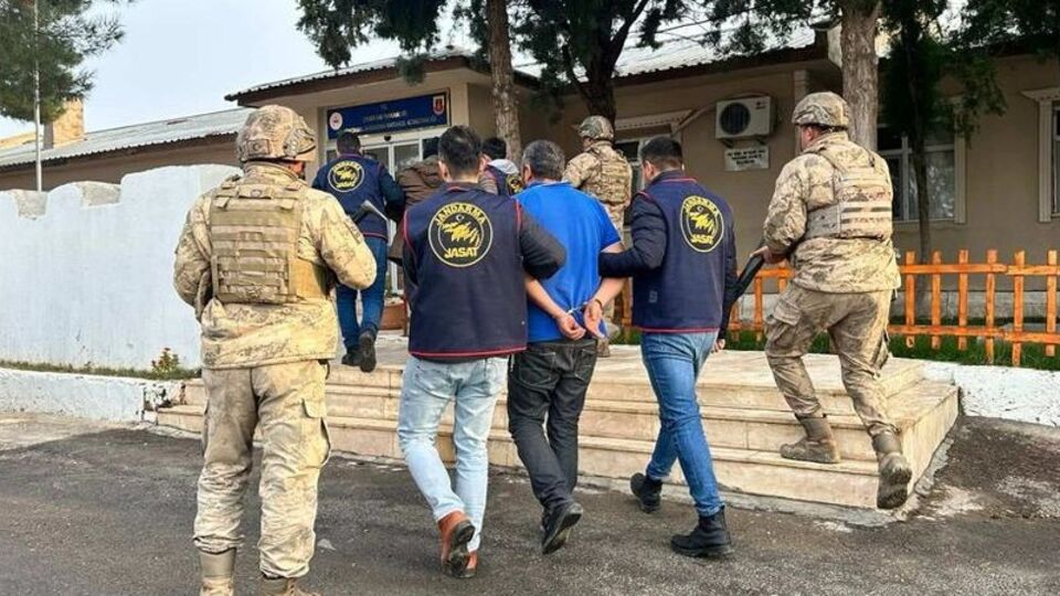 Yurt genelinde 4 bin 951 firari yakalandı!