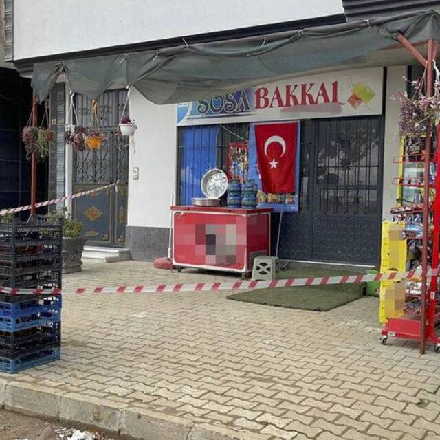 Bakkal bıçakla öldürüldü
