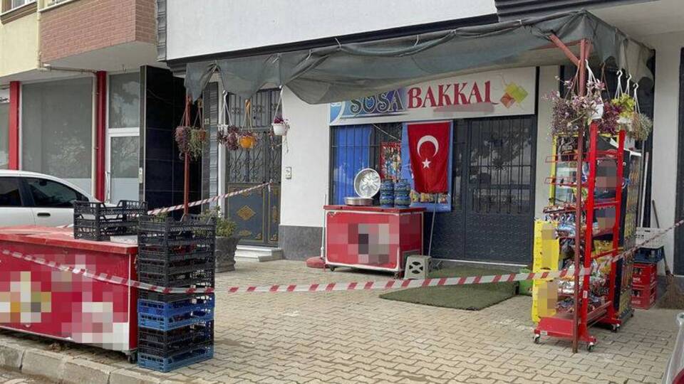 Bakkal bıçakla öldürüldü