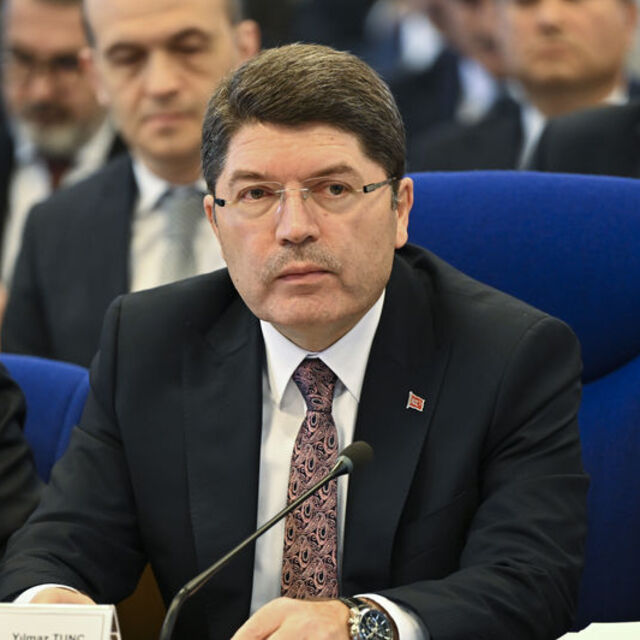 Adalet Bakanı'ndan sporda şiddet yasası mesajı