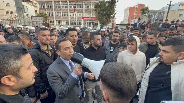 Kuran'ı yırtan bir kişi tutuklandı