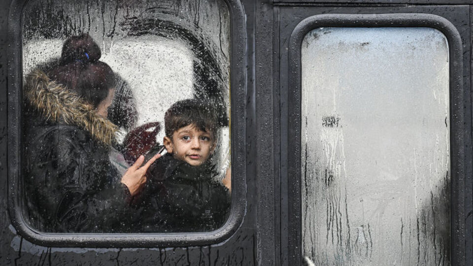 Balkanlar üzerinden geliyor! Sağanak yağmur ve fırtına var...