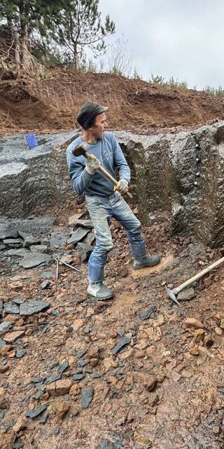  80-100 kilo! Bilek gücüyle çıkarıyor