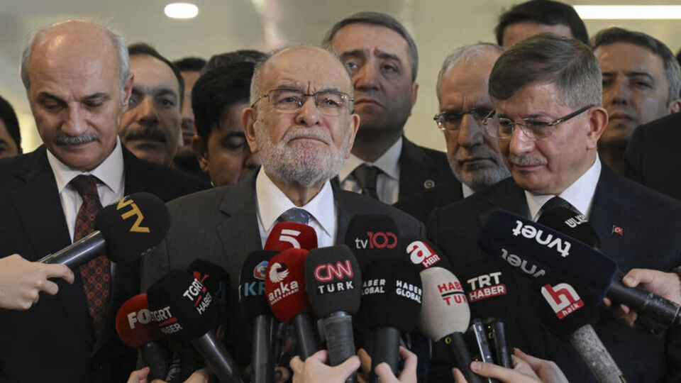 Karamollaoğlu'ndan Özel'e teşekkür