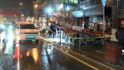 Rüzgar inşaat panelini devirdi