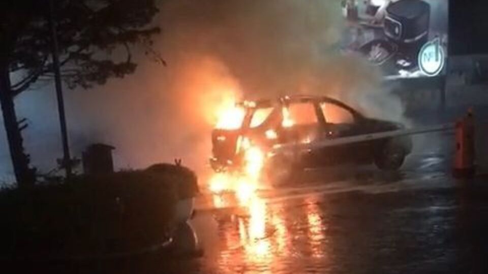 Alev alan cip hurdaya döndü