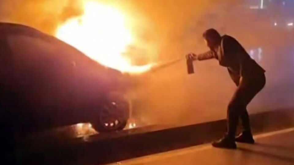 Avcılar ve Beylikdüzü´nde otomobil yangını