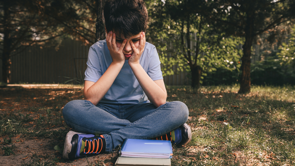 Bu çocuklar hınçlarını kimden çıkarıyor?