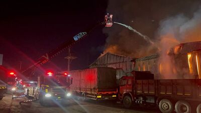  Kocaeli'de palet deposunda yangın çıktı