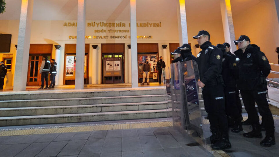 Adana Büyükşehir Belediyesi'ne "rüşvet" operasyonu