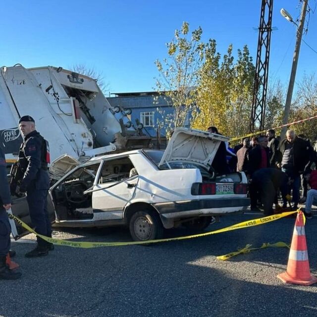 Çöp kamyonuna çarptı: 2 ölü, 2 ağır yaralı