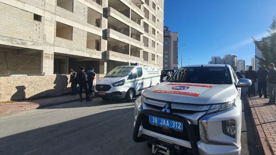Çatı inşaatında işçinin feci sonu
