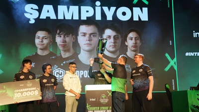 Espor takımı 10 bin doları kazandı