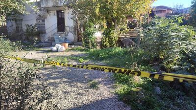 Arkadaşlarıyla otururken başından vuruldu