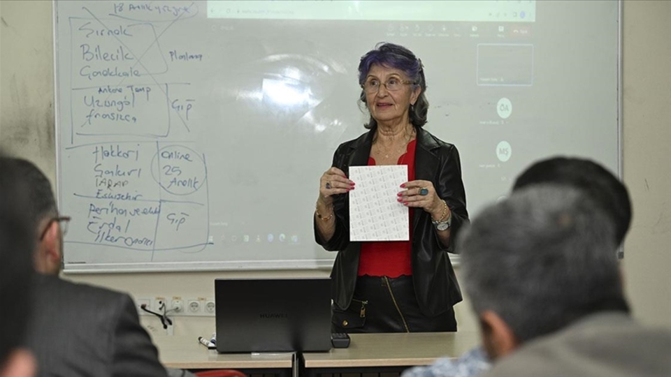 73 yaşında çift ana dalda yüksek lisans yapıyor