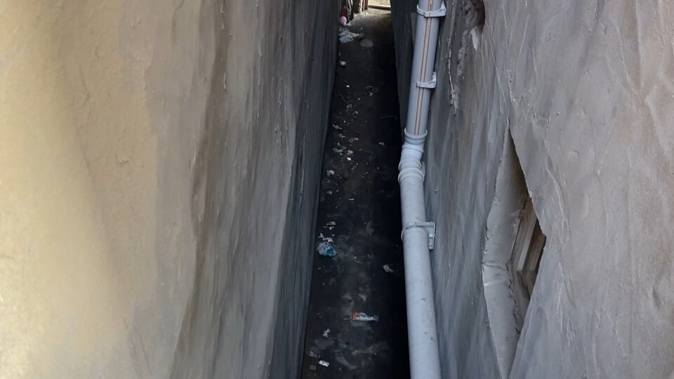 Bebeğini apartman boşluğuna atan anne tutuklandı