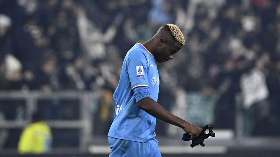 Frosinone, Napoli'nin kupada ipini çekti!