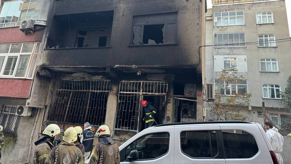 İş yerindeki yangın evlere sıçradı! Ölü ve yaralılar var