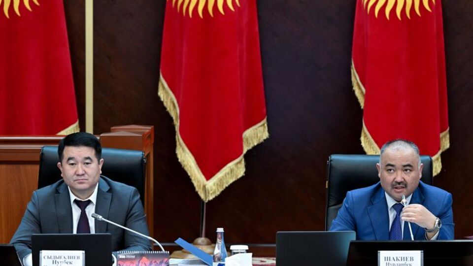 Kırgızistan bayrağını değiştiriyor