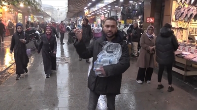 Böbrek hastası, içme suyu dağıtarak organ bağışına dikkat çekti