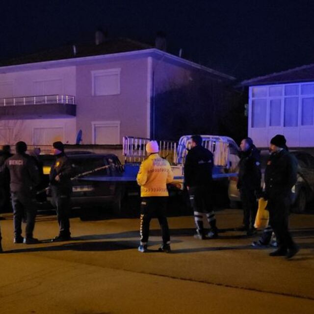 Kamyonete çarpan otomobildeki sürücü öldü