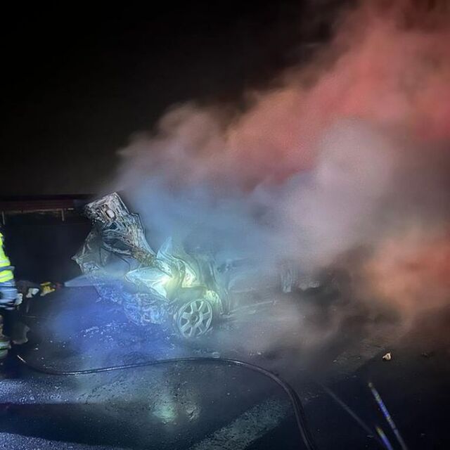 Çarpışan 2 otomobilden 1'i yandı: 3'ü çocuk 7 yaralı
