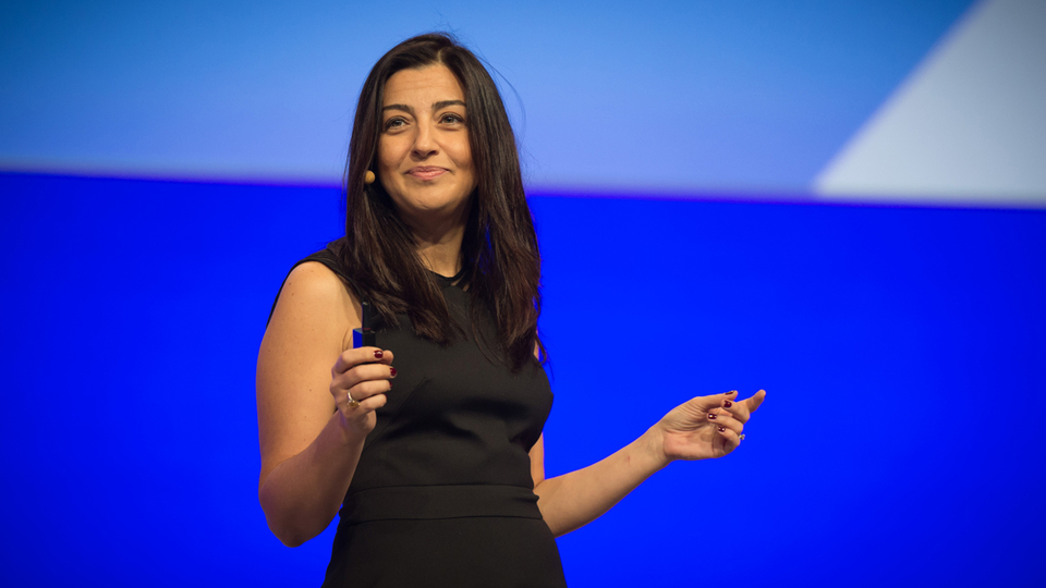 Teknoloji devine karşı bir Türk kadını!